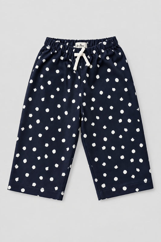 Pantalon large bleu marine à pois blancs, vue de face avec taille élastique et cordon