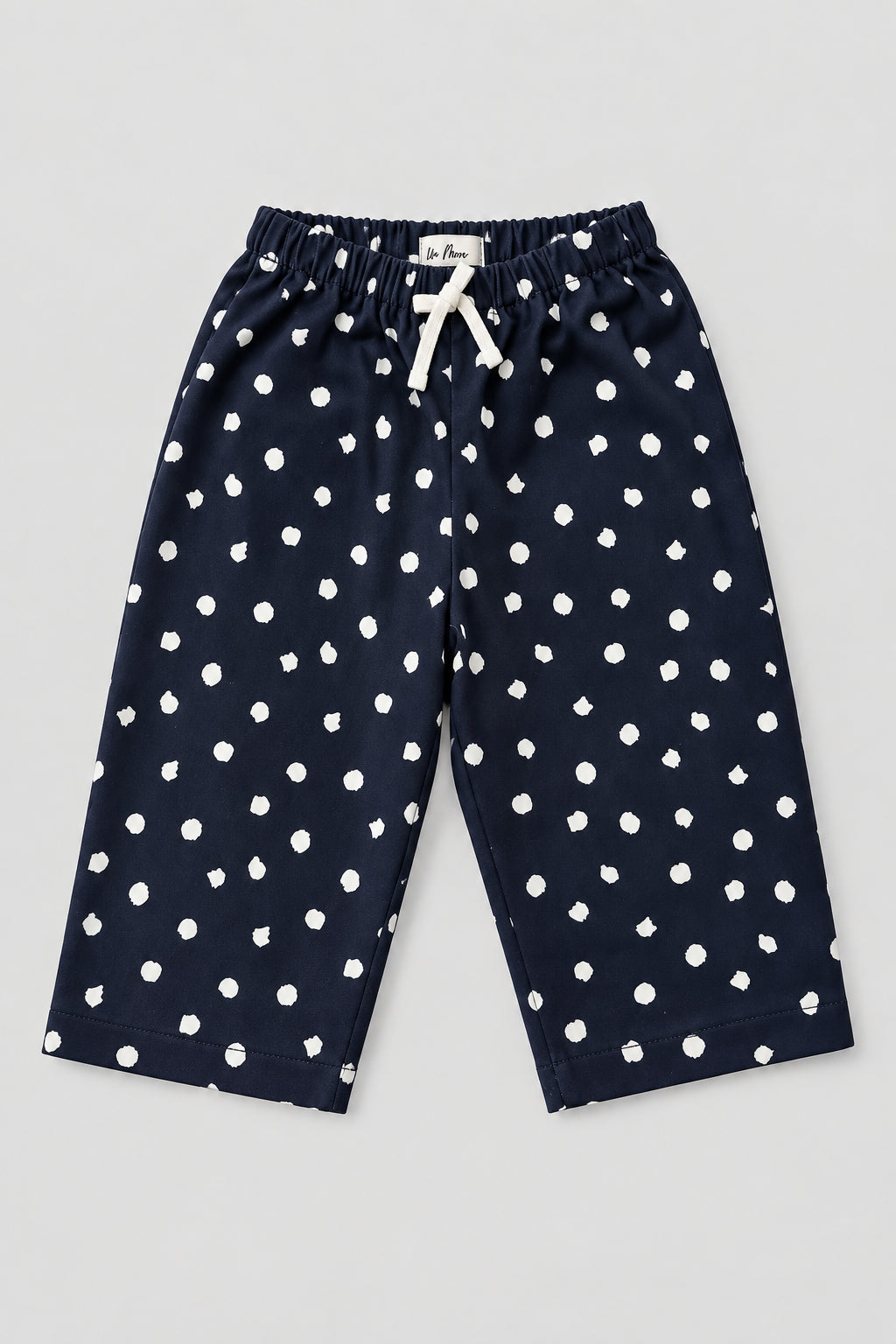 Pantalon large bleu marine à pois blancs, vue de face avec taille élastique et cordon