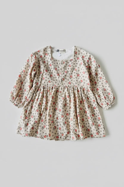 Robe bébé fille fleurie en gaze de coton, vue de face avec encolure carrée et boutons cœur