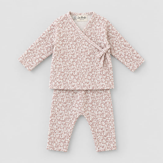 Ensemble bébé à plat : brassière cache-cœur à nœud et pantalon sarouel en coton à motif de feuillage rose poudré