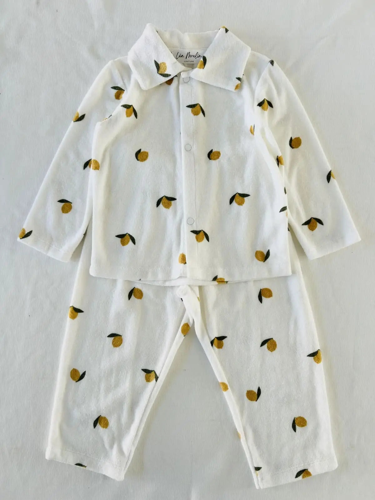 Ensemble bébé modèle Elio en tissu éponge blanc motifs citrons.