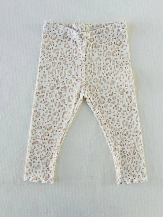 Legging bébé modèle Léonie imprimé léopard tendance.