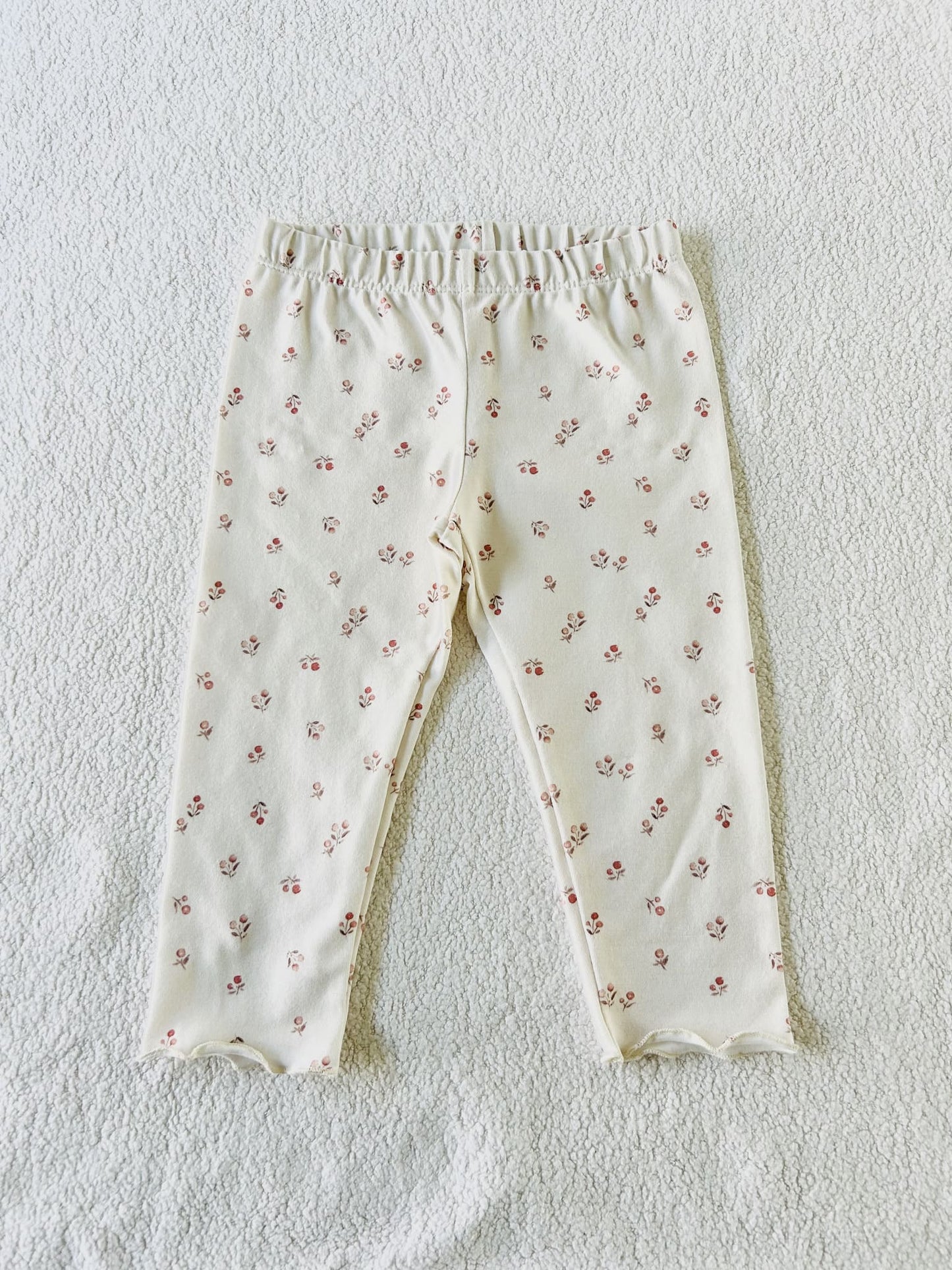 Ensemble brassière cache-cœur côtelé rose foncé et legging petite fleurs