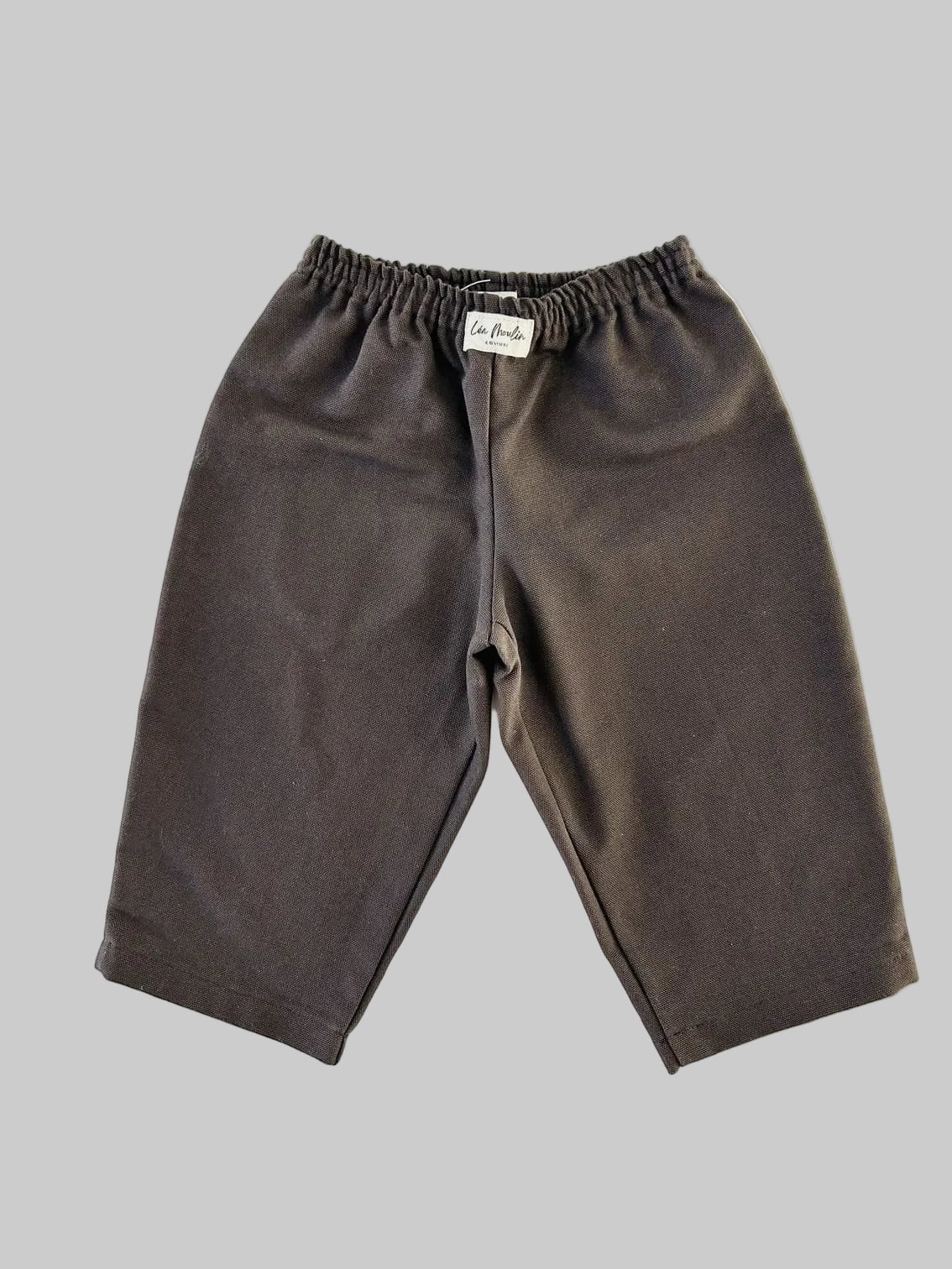 Pantalon large marron foncé en coton, taille élastiquée, vue de face