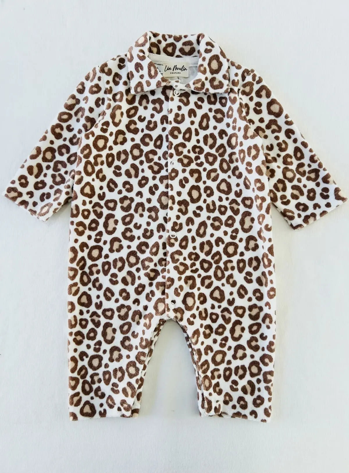 Combinaison bébé éponge modèle Charlie imprimé léopard.