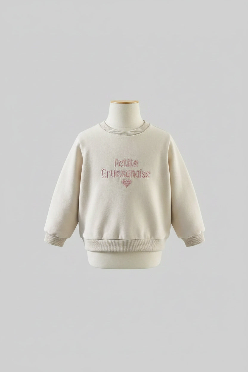 Sweat bébé beige doublé polaire, brodé « Petite Gruissanaise » en rose