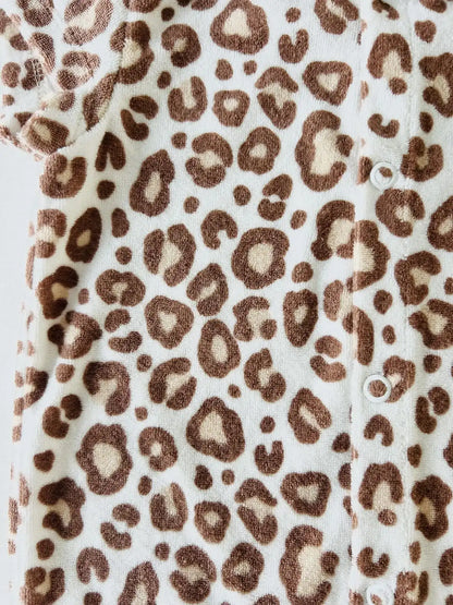 Barboteuse fille motif léopard en tissu éponge pour l'été - Création Léa Moulin.