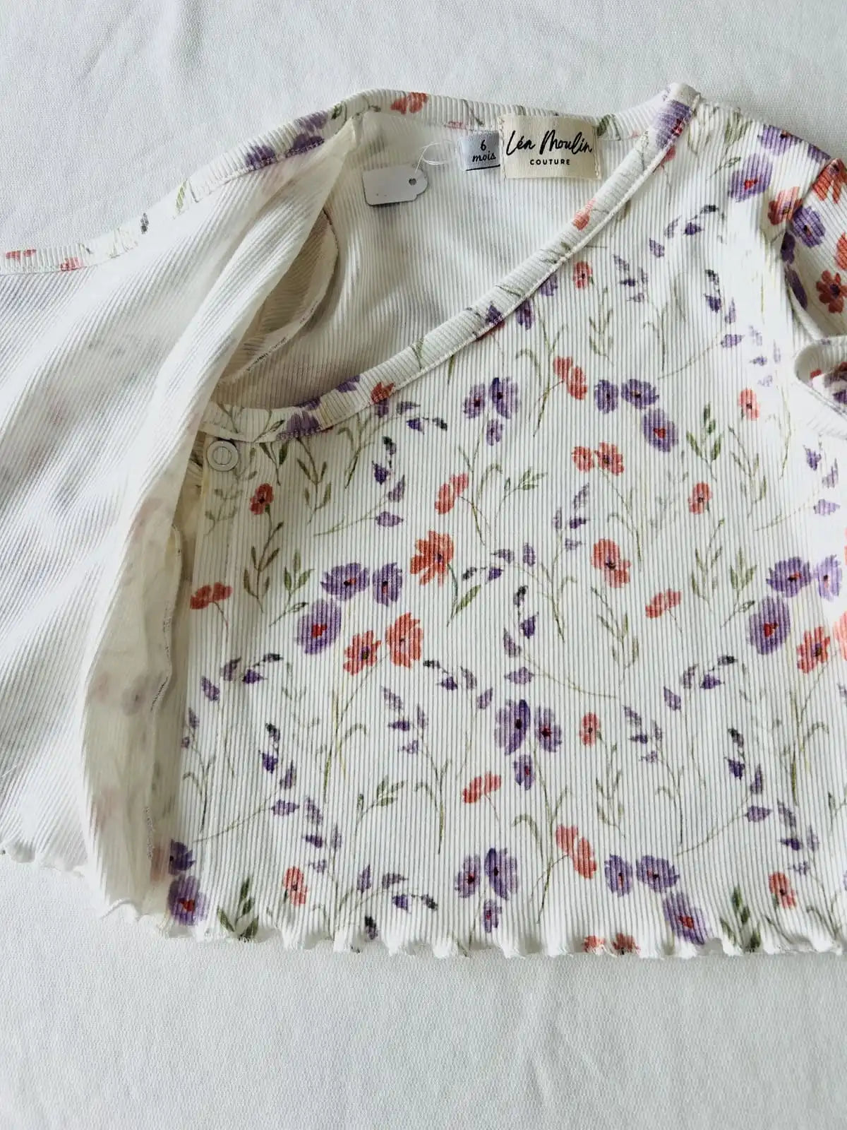 Brassière cache-cœur fille imprimé fleur pour naissance - Création Léa Moulin.