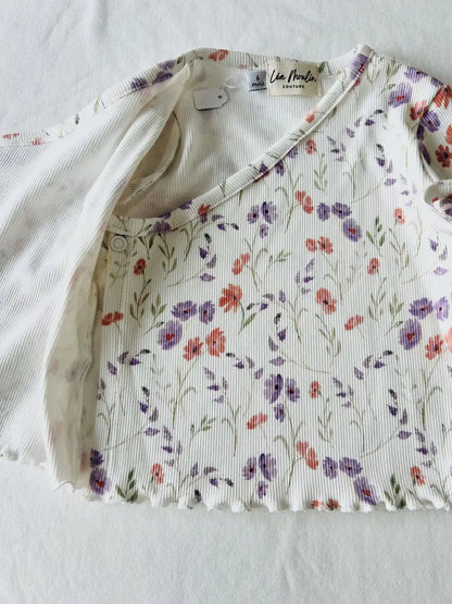 Brassière cache-cœur fille imprimé fleur pour naissance - Création Léa Moulin.