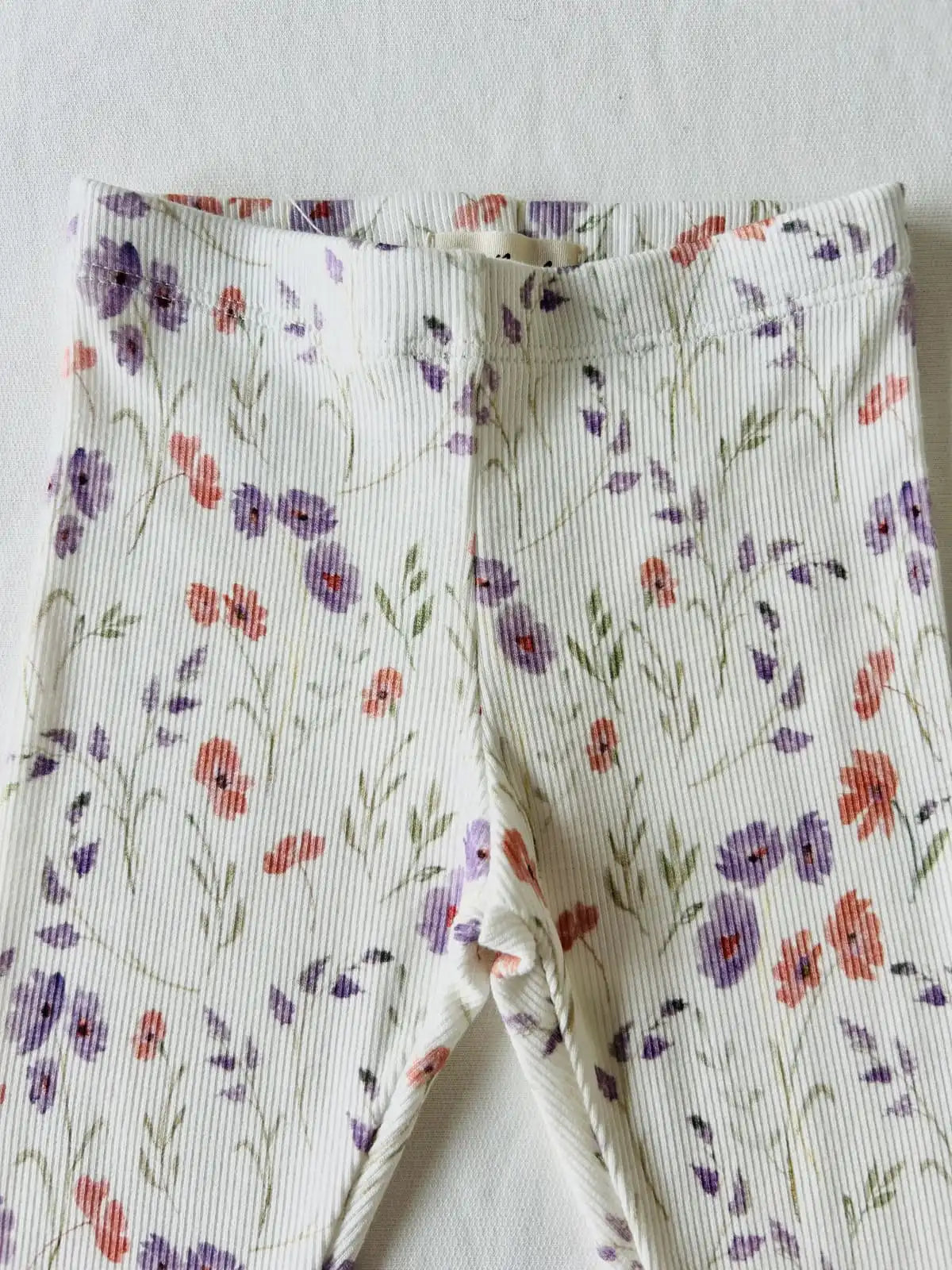 Legging fille imprimé floral original pour naissance - Création artisanale Léa Moulin.