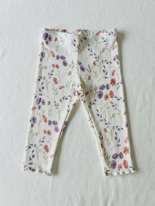 Vêtement bébé fille fait main France : legging modèle Olympe en coton côtelé fleuri.