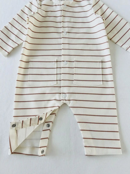 Vêtement bébé style atelier en sergé de coton stretch confortable.
